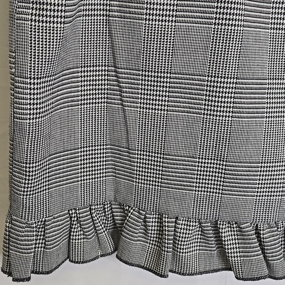 Romeo & Juliet Houndstooth Ruffle Skirt, Black/White, Women's Size Medium - Picture 5 of 9